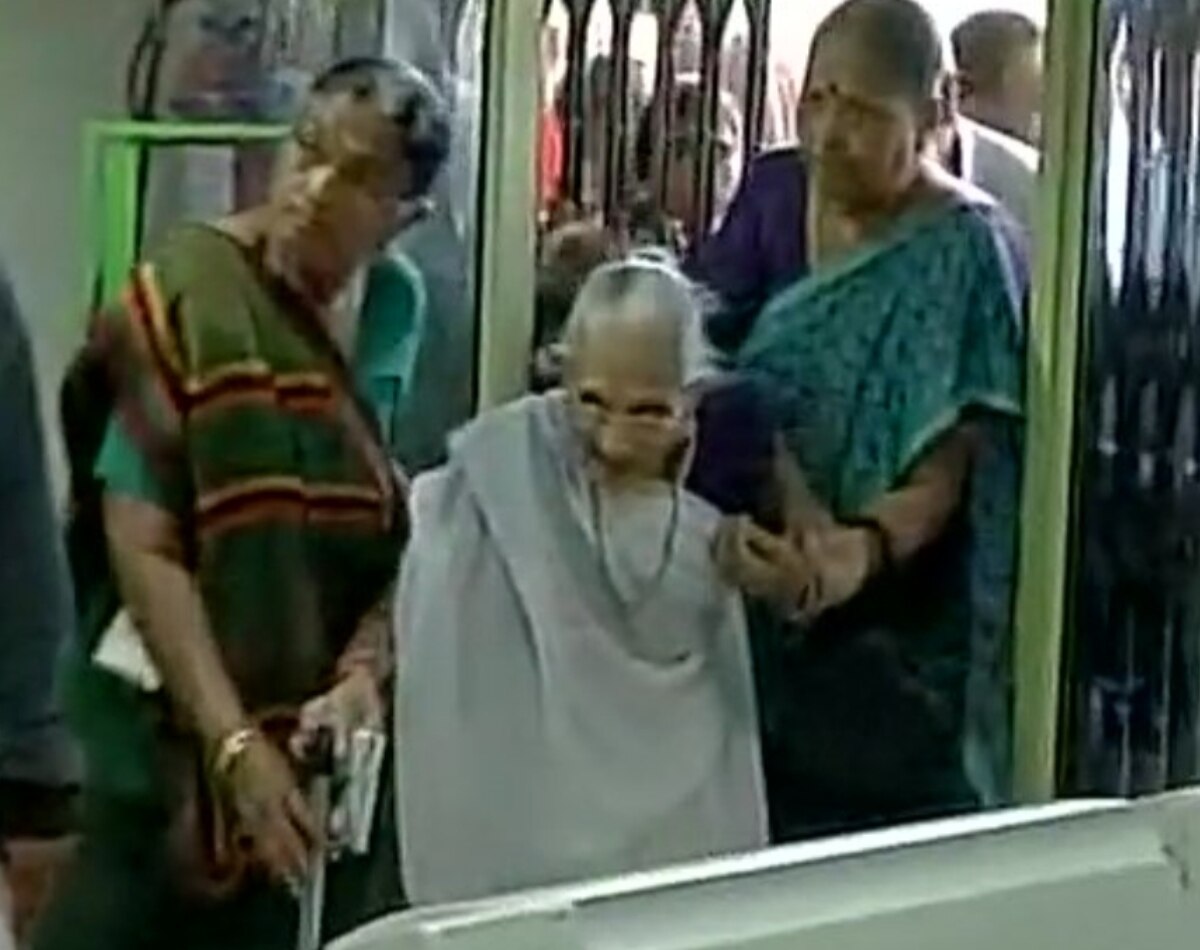 लाइन में लगकर बदलवाए थे पुराने नोट