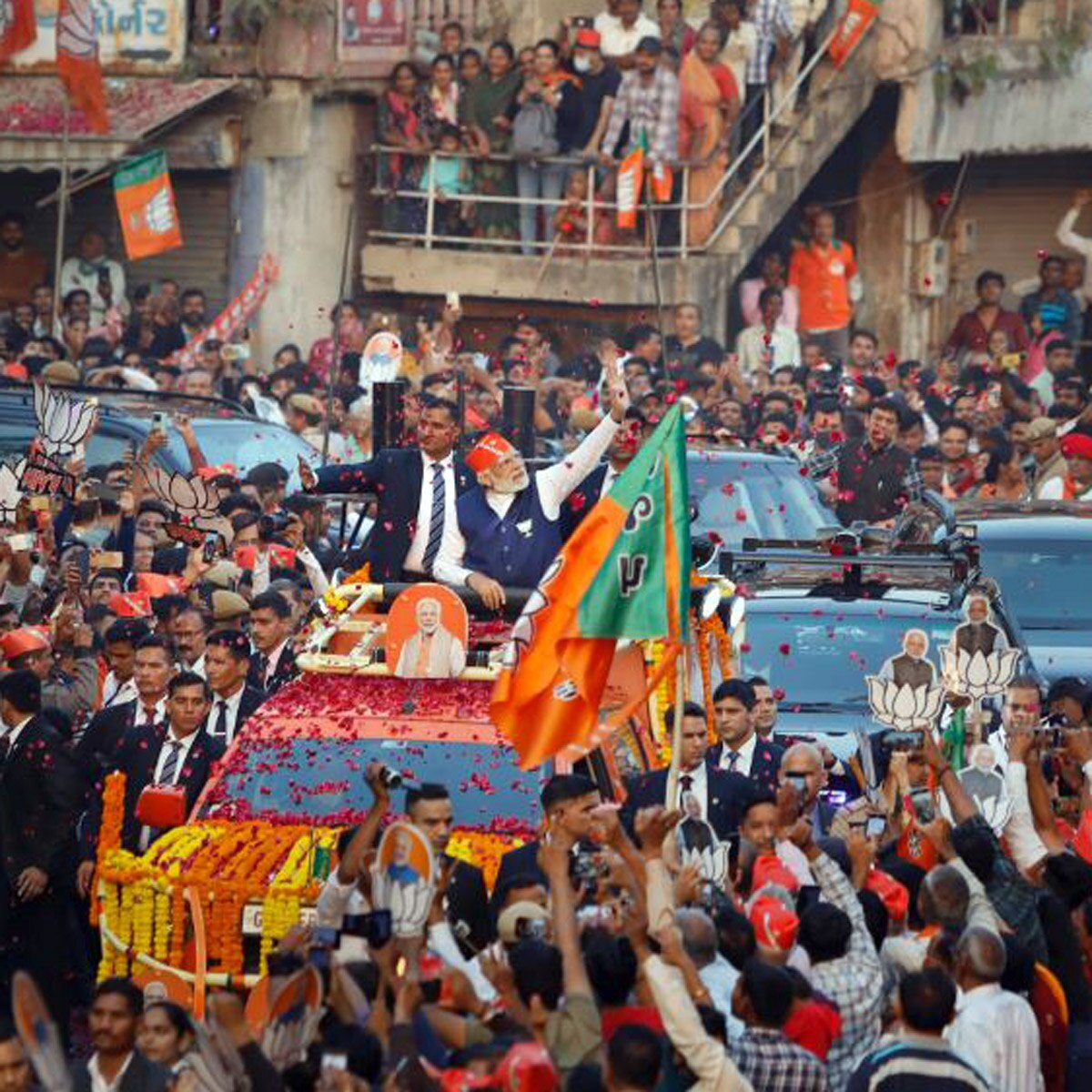 पीएम मोदी रोड शो