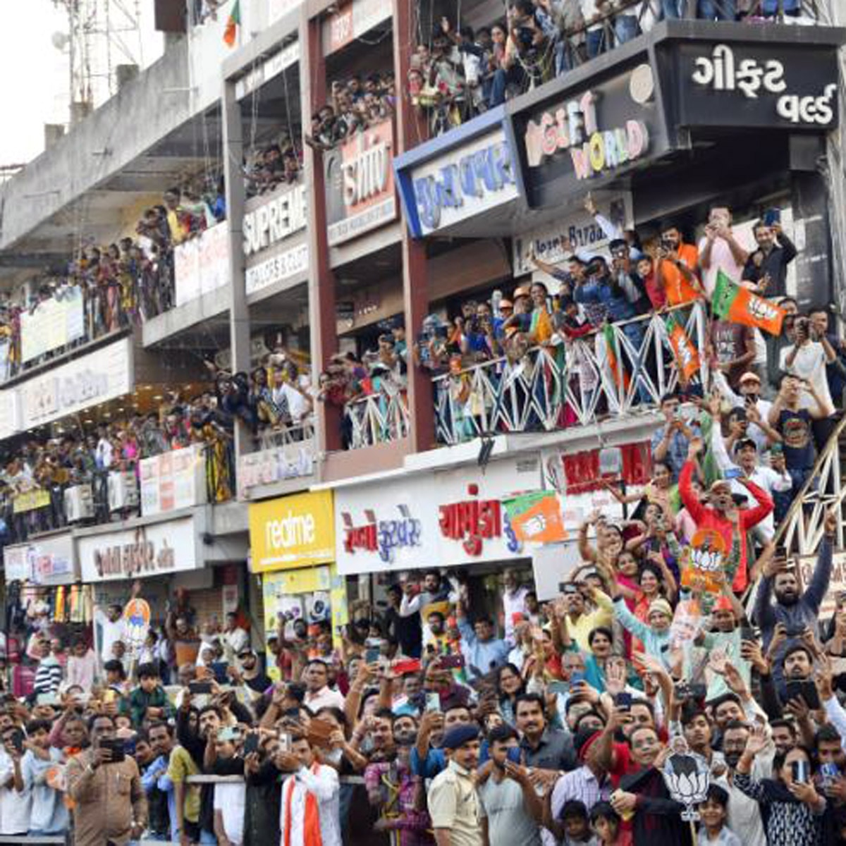 पीएम मोदी रोड शो