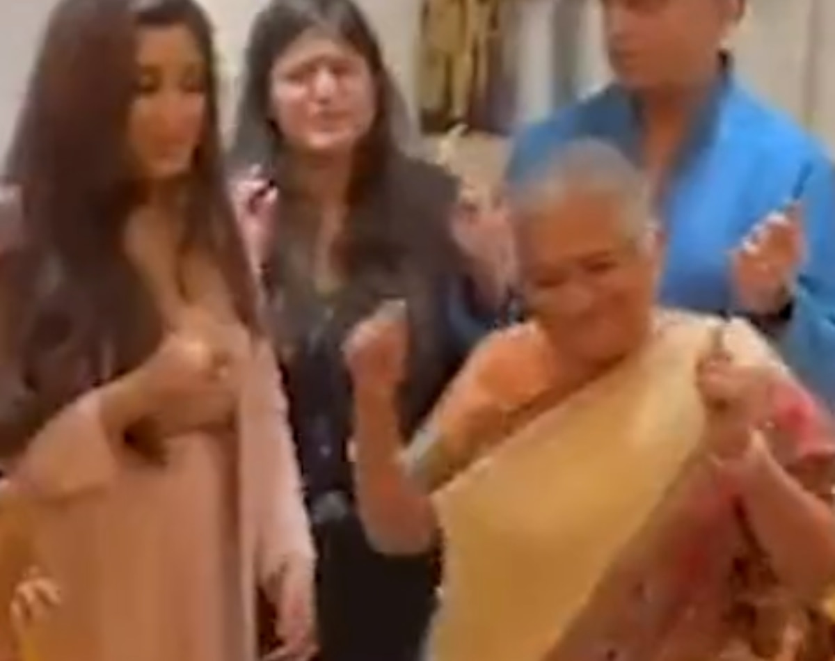 श्रेया घोषाल के साथ थिरकीं सुधा मूर्ति