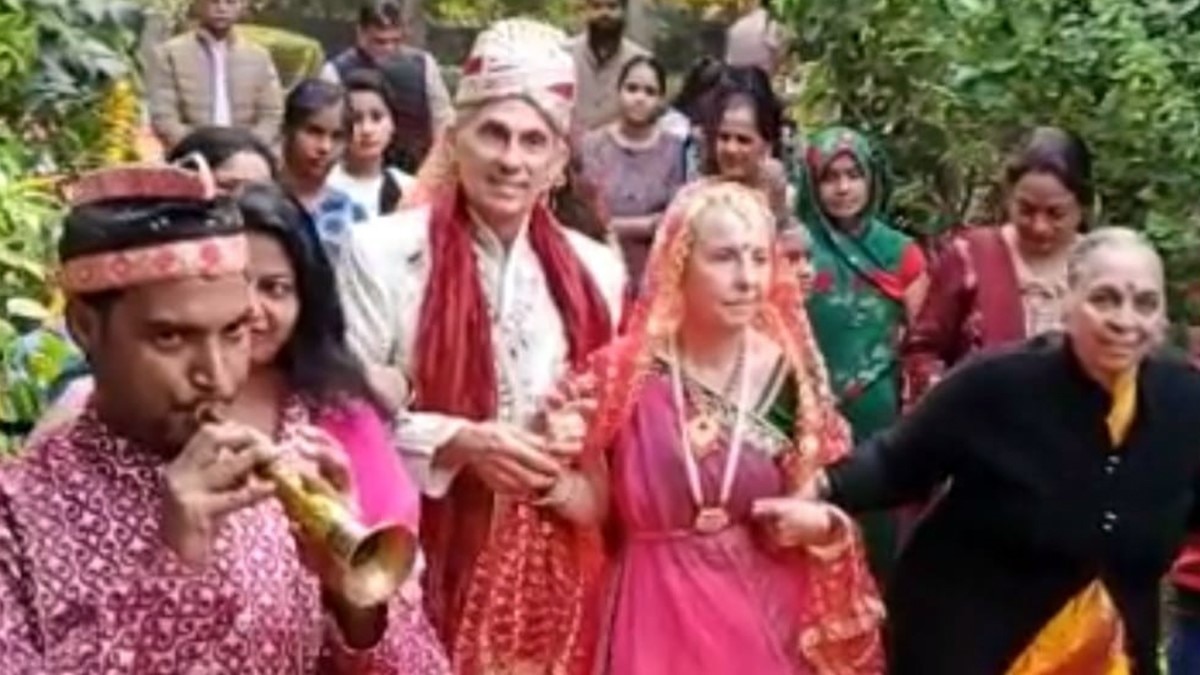 इटालियन कपल ने हिंदू रीति-रिवाज से की शादी 