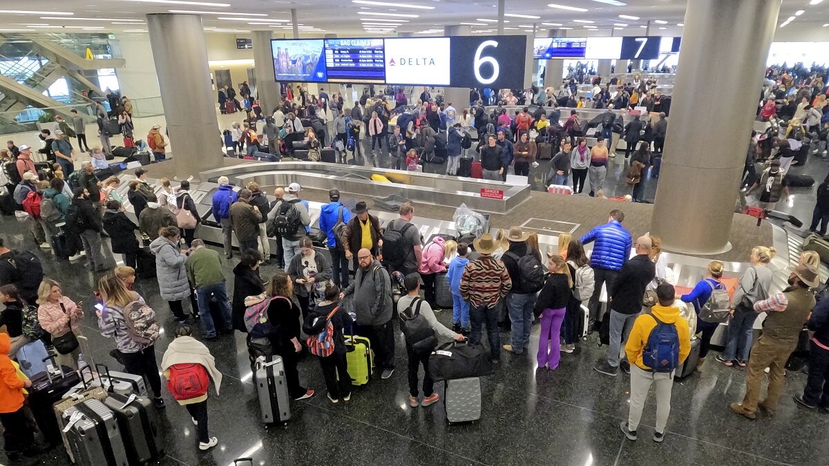  3800 से ज्यादा उड़ानें रद्द