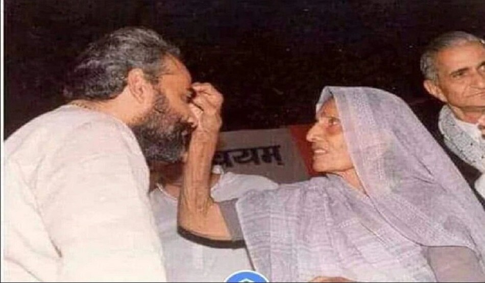 पीएम मोदी की मां का निधन