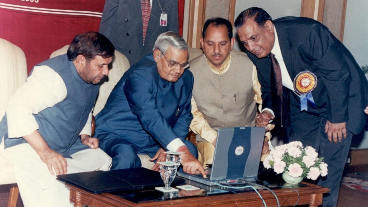 वाजपेयी सरकार में मंत्री रहे शरद यादव