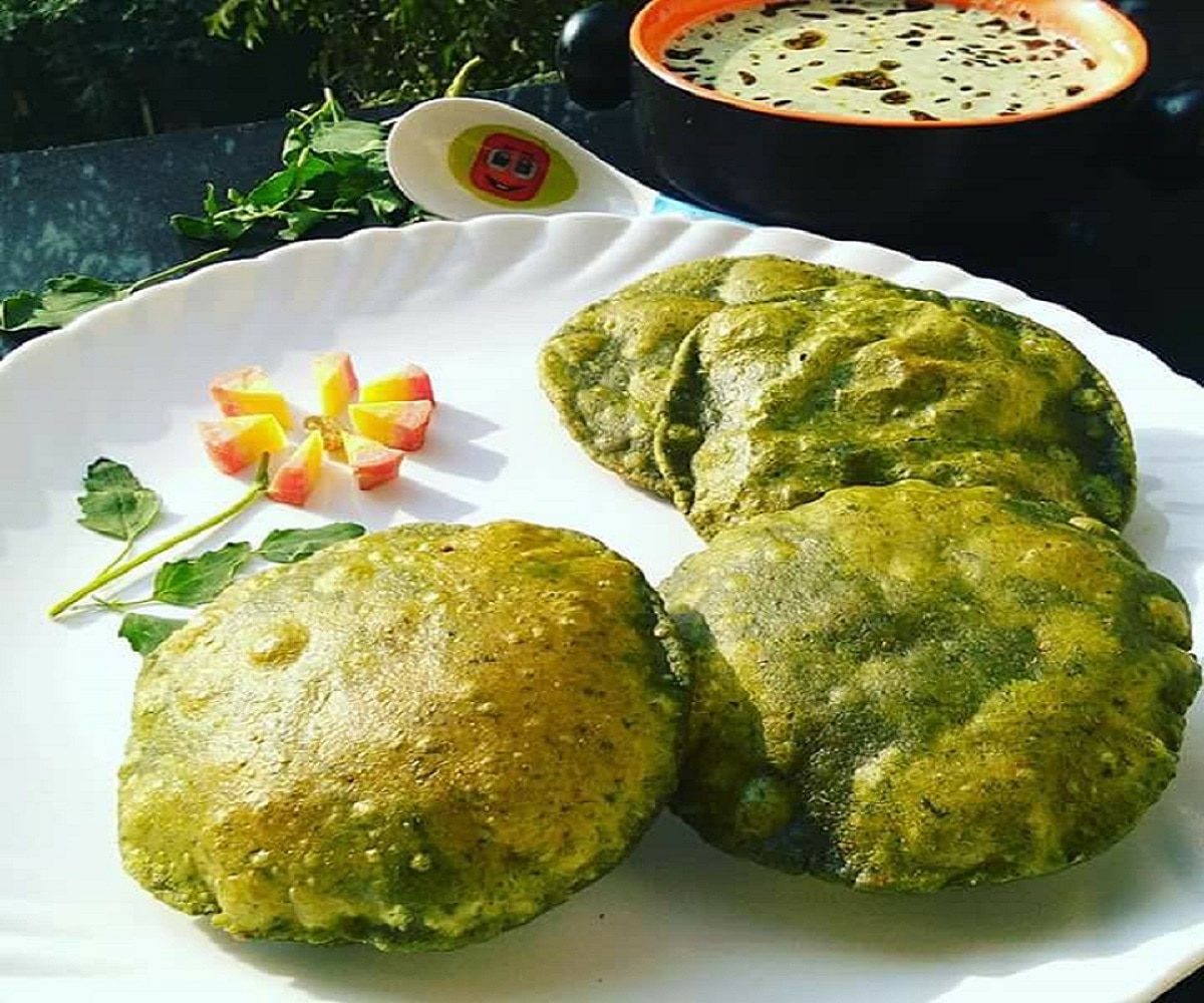 Aloo Bathua Kachori