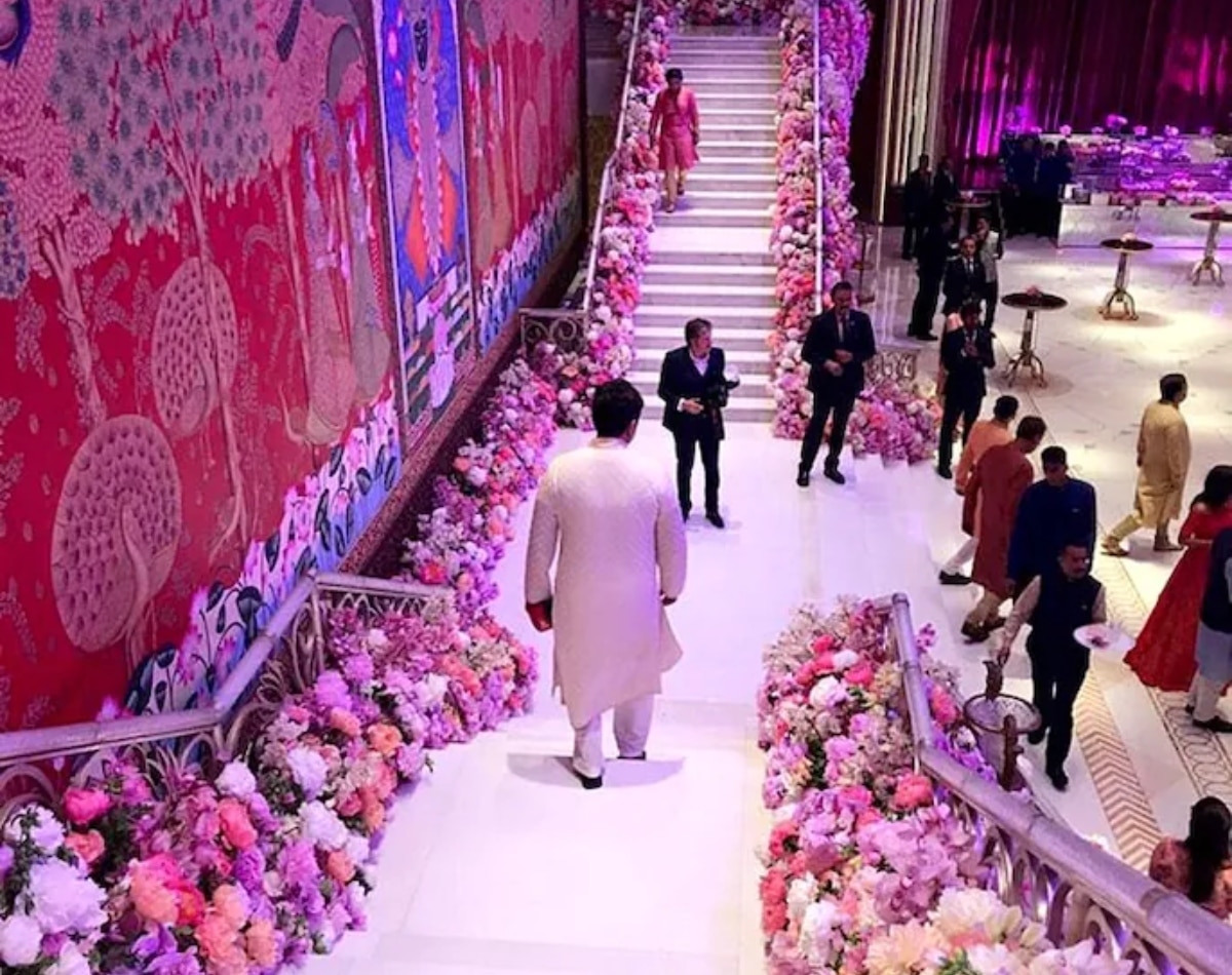 अंबानी के घर की सजावट पर सबकी नजर