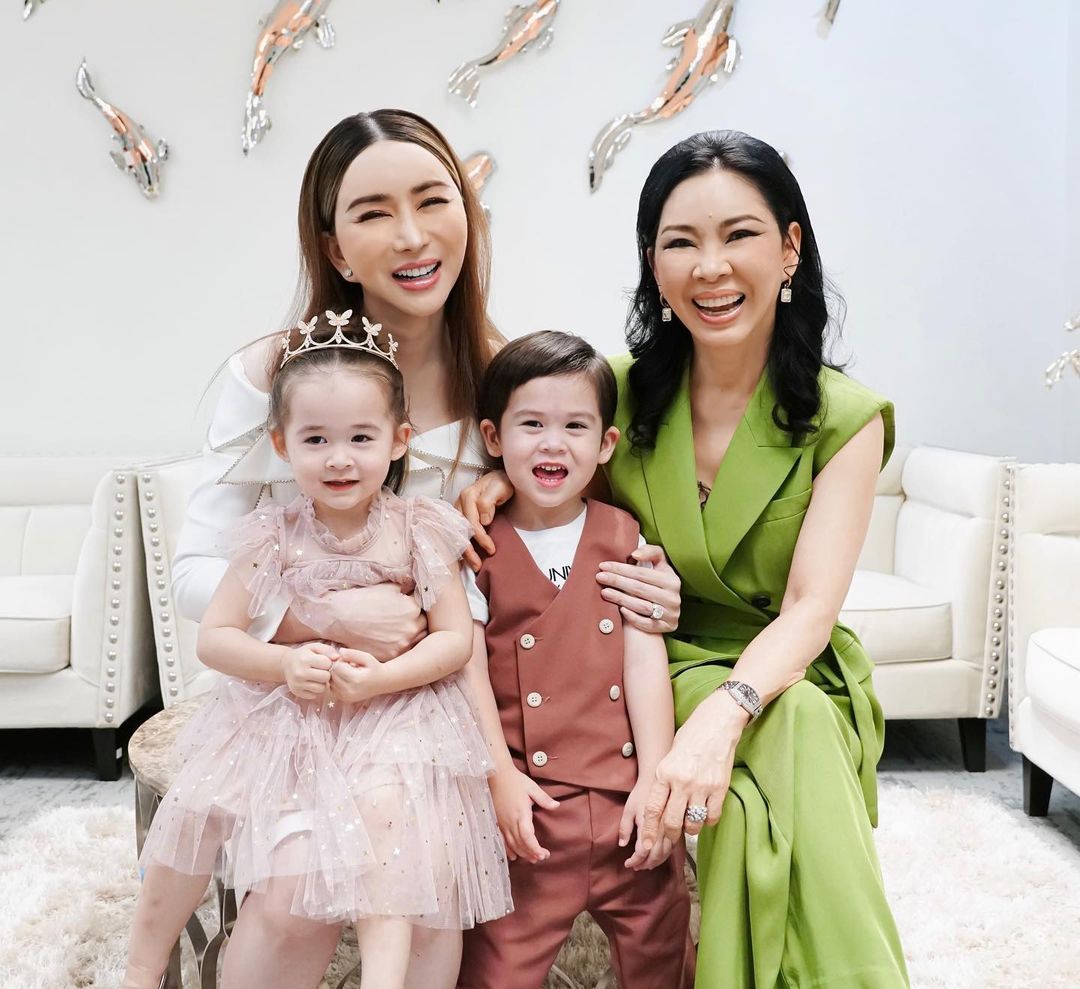 Anne Jakkaphong Jakrajutatip 