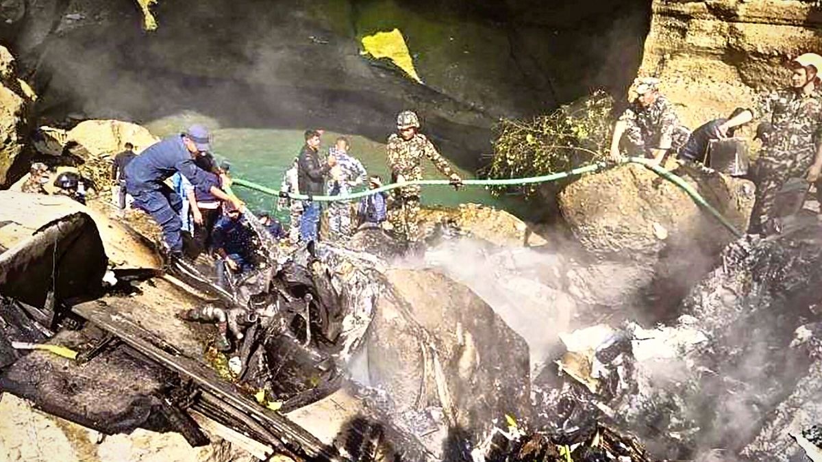 सभी नियमित उड़ानें रद्द की गईं