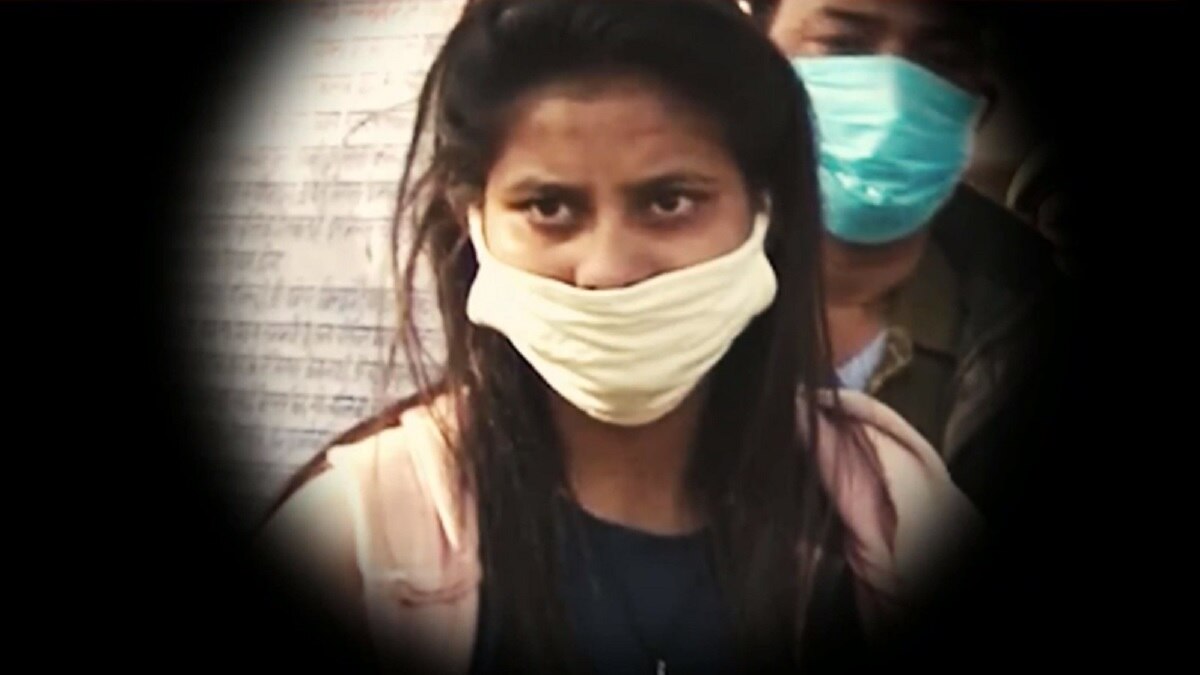 एफआईआर में दर्ज निधि की करतूत