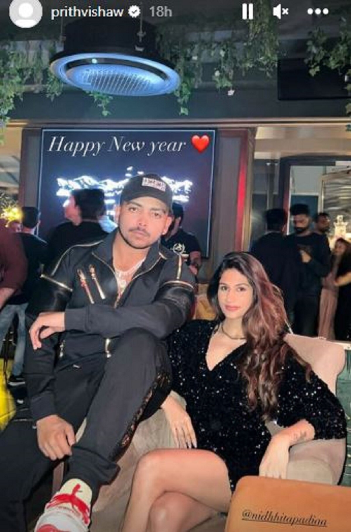 निधि तपाड़िया और पृथ्वी शॉ