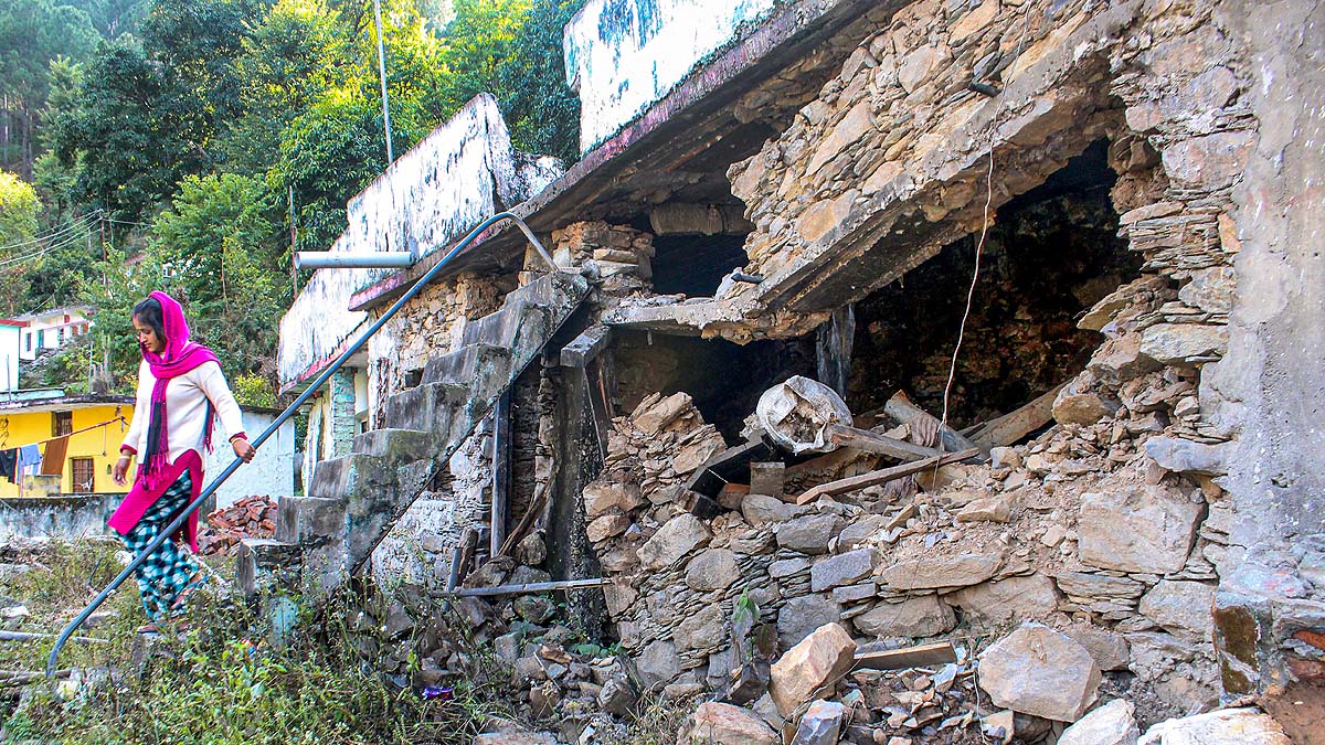 Cracks in Houses of Karnaprayag Rudraprayag