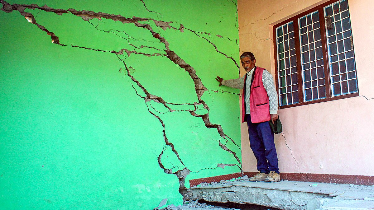 Cracks in Houses of Karnaprayag Rudraprayag