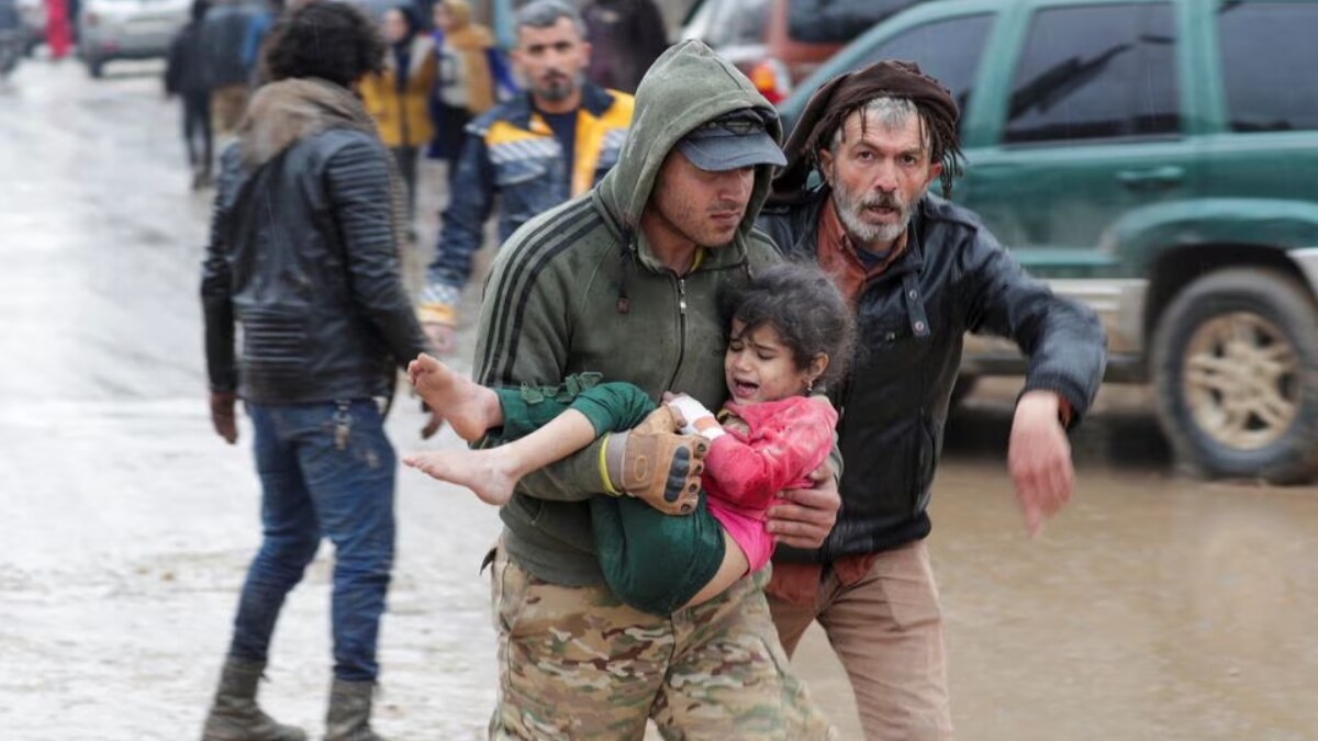 मलबे में मिली बच्ची