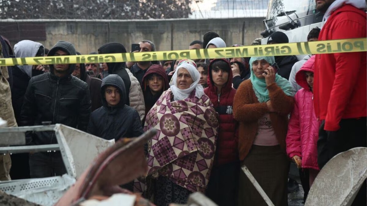 सेकेंडों में गिर गईं इमारतें