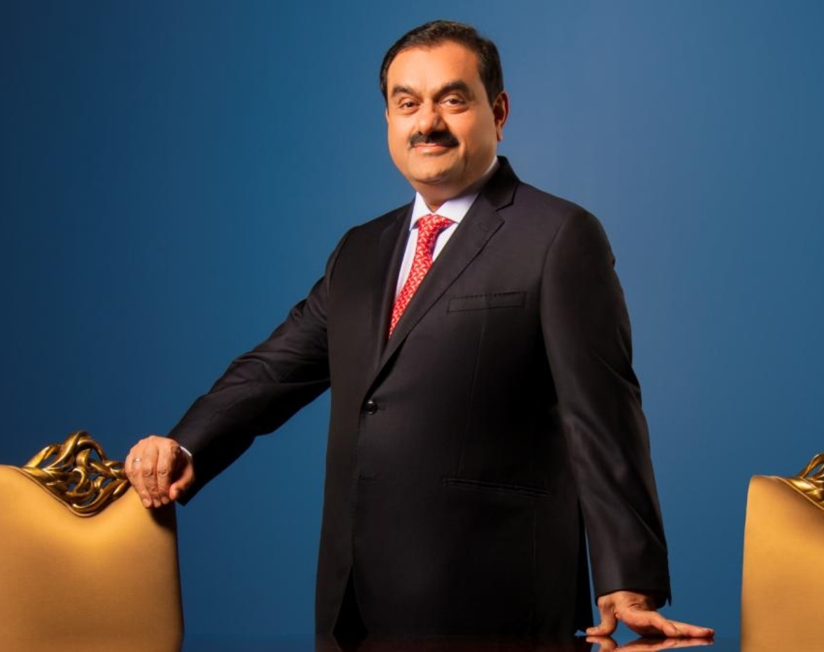 गौतम अडानी 17वें पायदान पर टिके