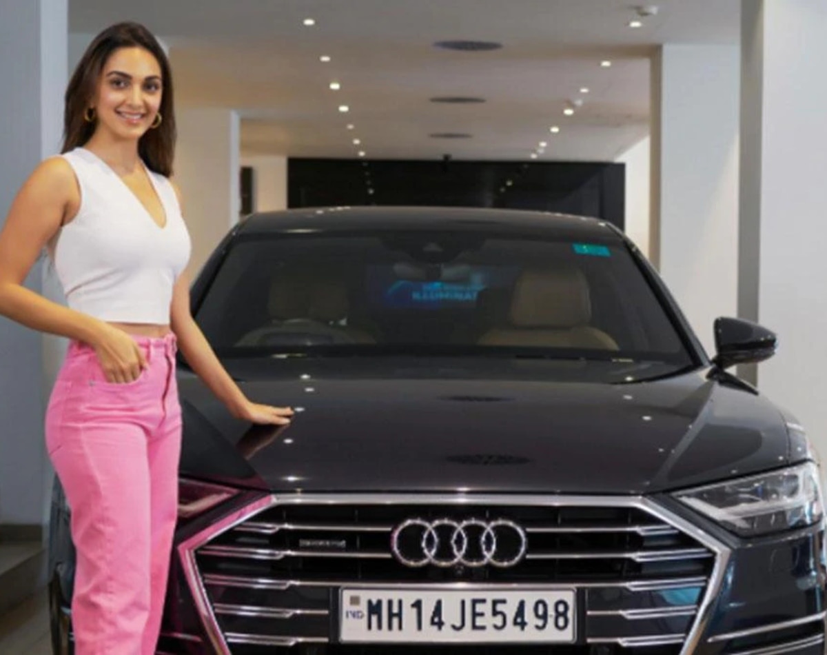 कार कलेक्शन में ये लग्जरी गाड़ियां