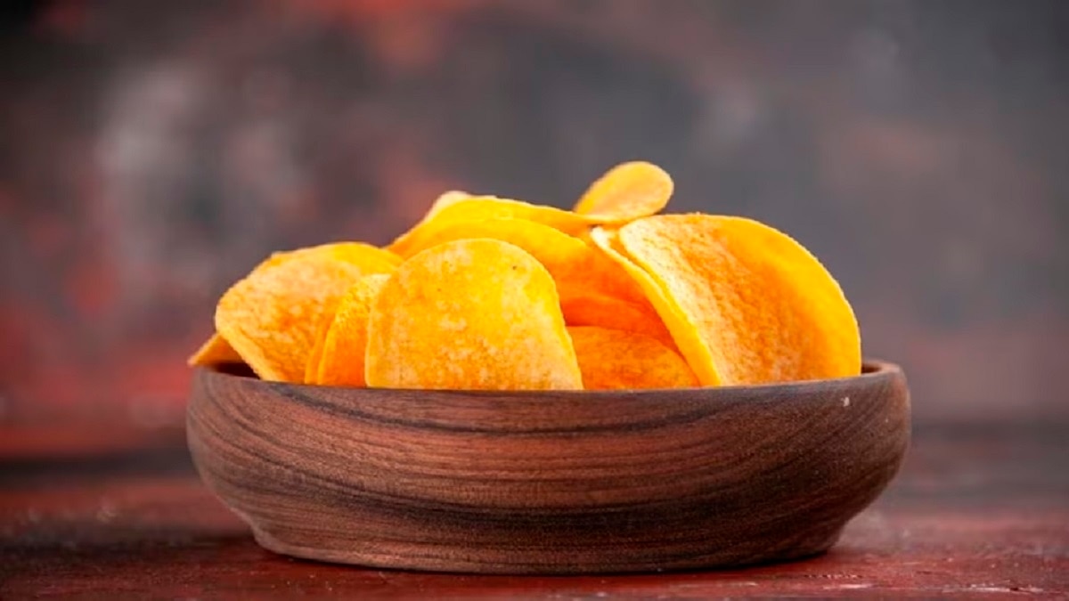 Holi snacks potato chips: 