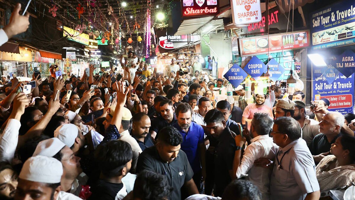 राहुल गाधी दिल्ली की गलियों में घूमते नजर आए