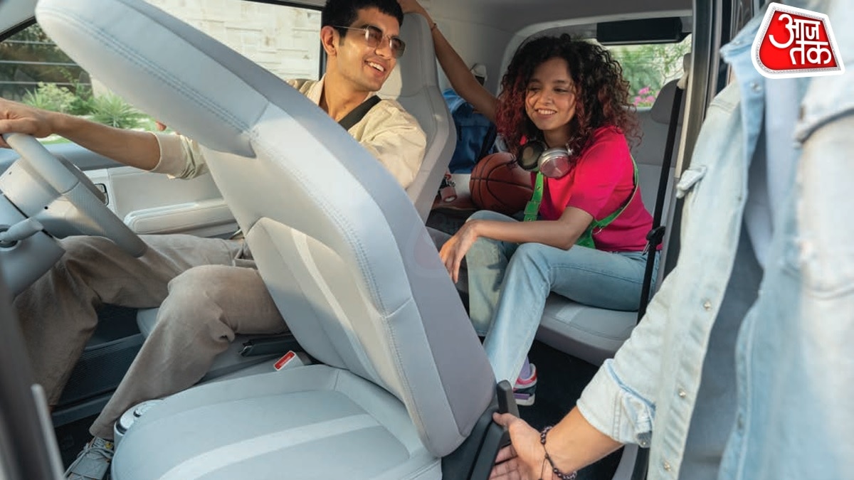 MG Comet EV Rear Seat Entry