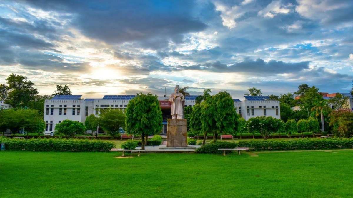 Top 10 Law College in India 7