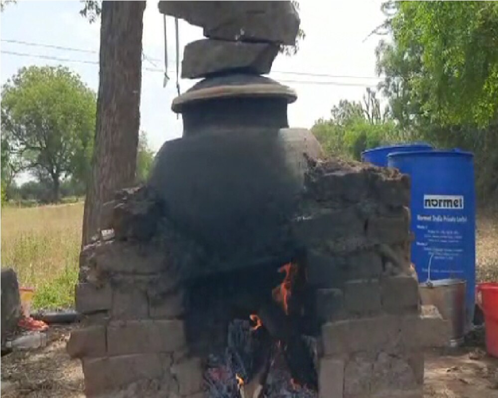 ऐसे बनाते हैं गुलाब जल