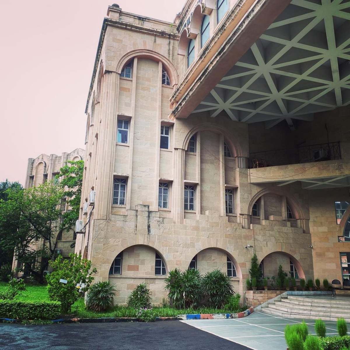 Top 10 Law College in India 5