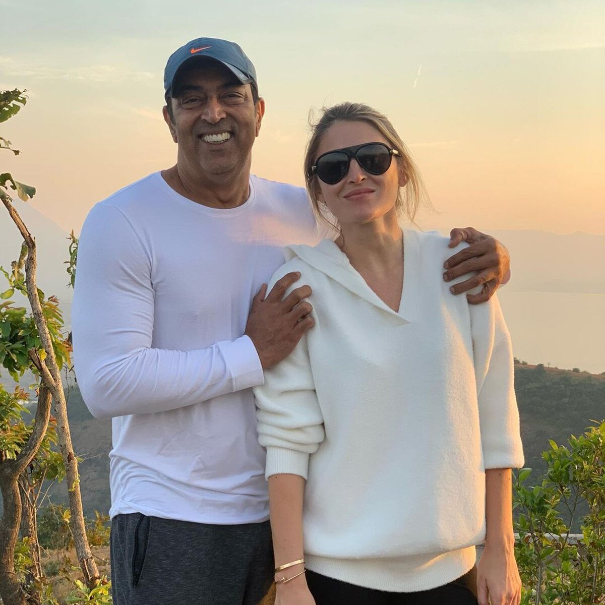 विंदू दारा सिंह, डीना उमारोवा