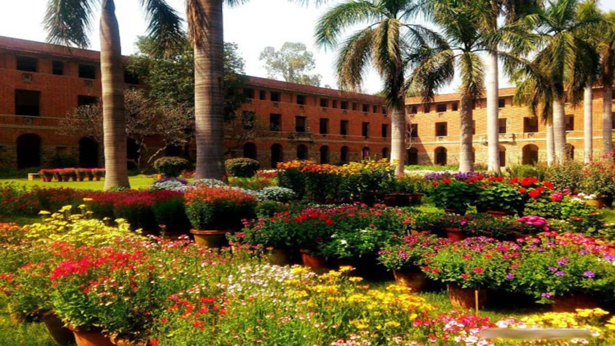 Top 7 College List in Delhi 1