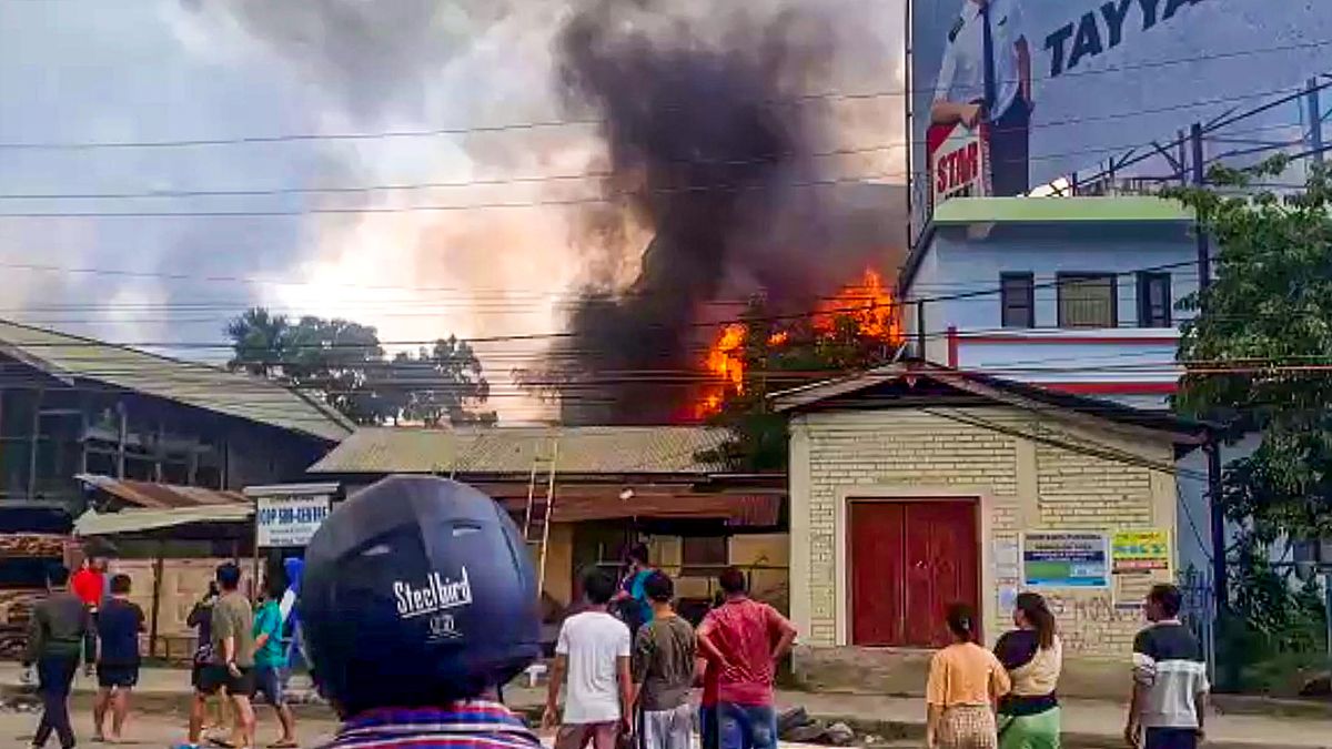 मणिपुर में क्यों उठा विरोध का बवंडर... हिंसाग्रस्त इलाकों से निकल रहे लोग