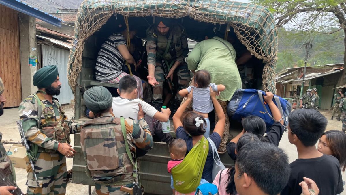 मणिपुर में क्यों उठा विरोध का बवंडर... हिंसाग्रस्त इलाकों से निकल रहे लोग