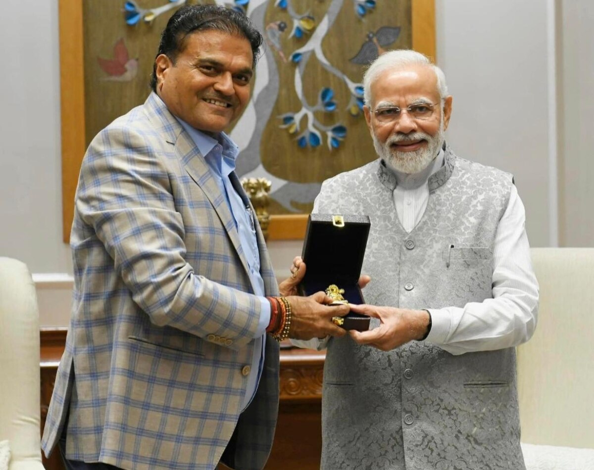 पीएम मोदी के करीबी हैं मुकेश पटेल