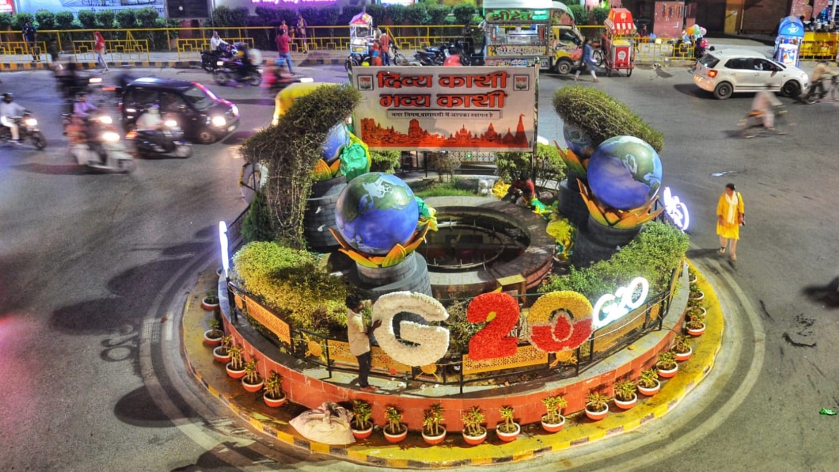 शहर में ऑर्नामेंटल टावर लगाए गए