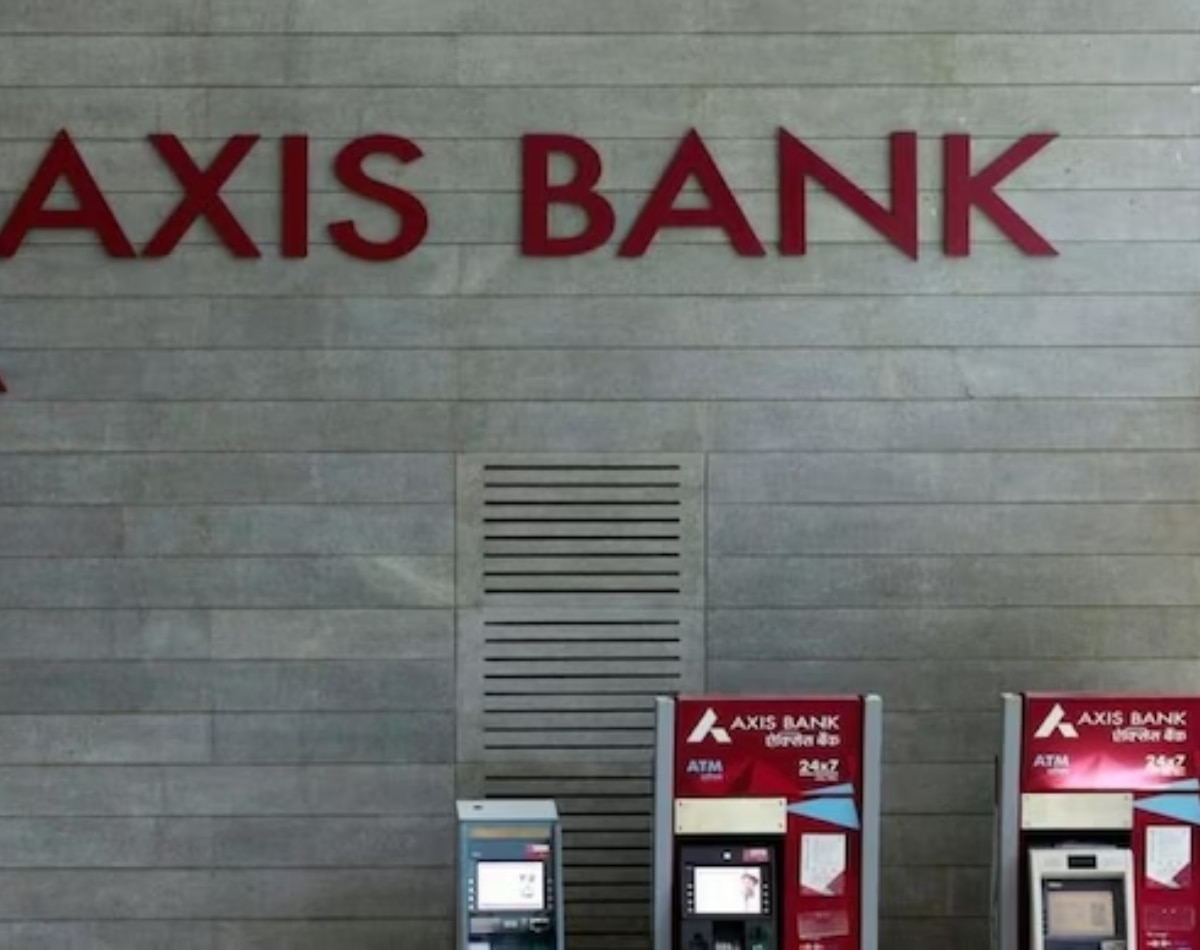 Axis Bank क्रेडिट कार्ड यूजर्स को झटका
