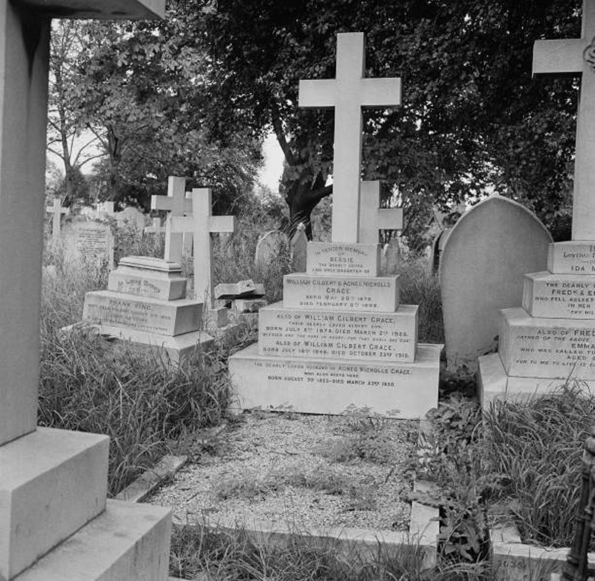 डब्ल्यू जी ग्रेस की कब्र