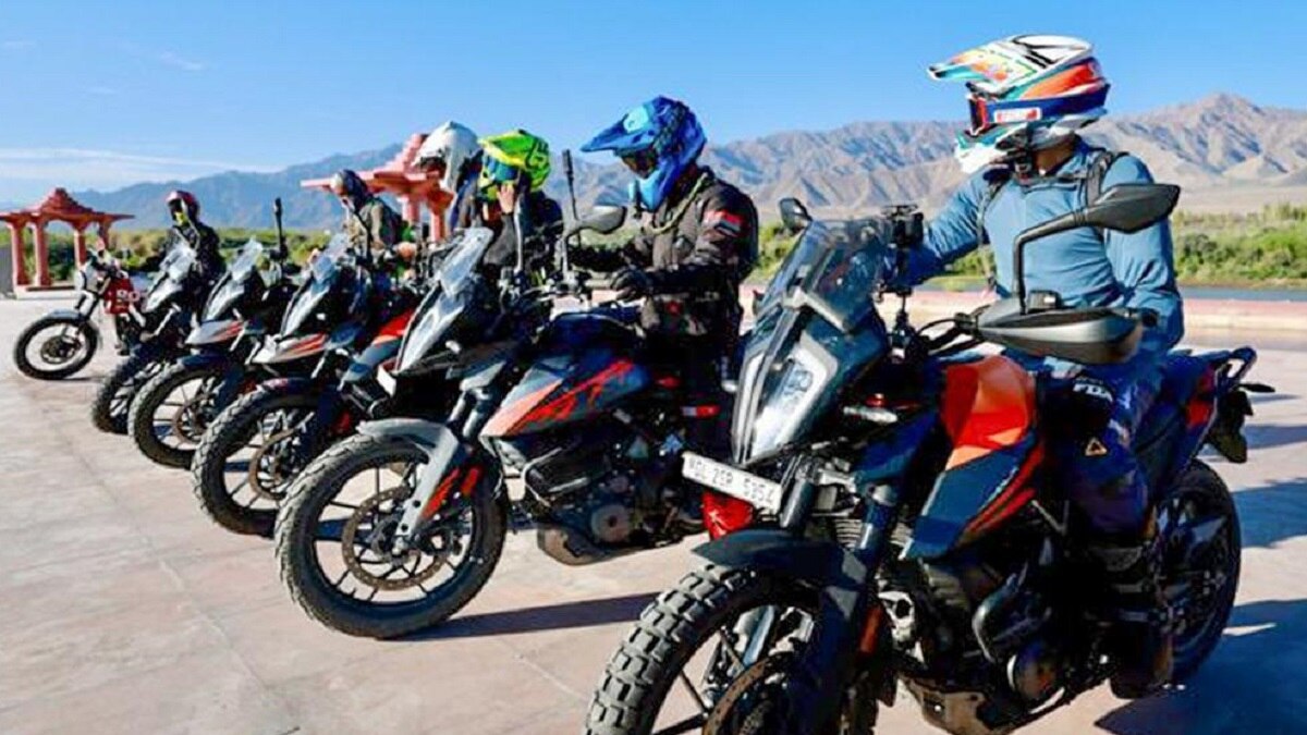 Rahul Gandhi on the way to pangong lake