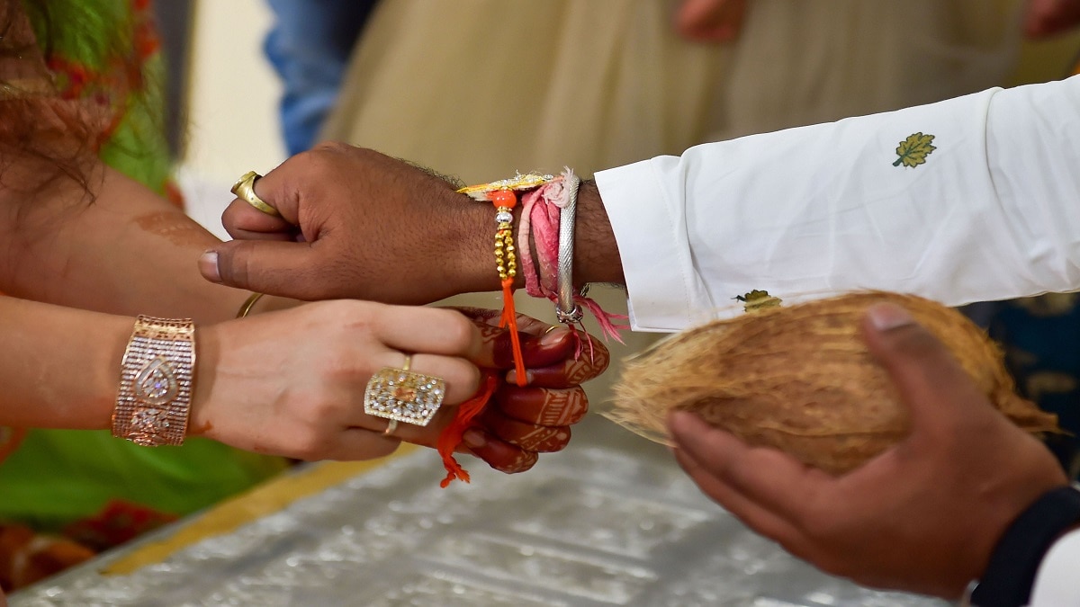 Raksha bandhan wishes in hindi (Image: PTI)