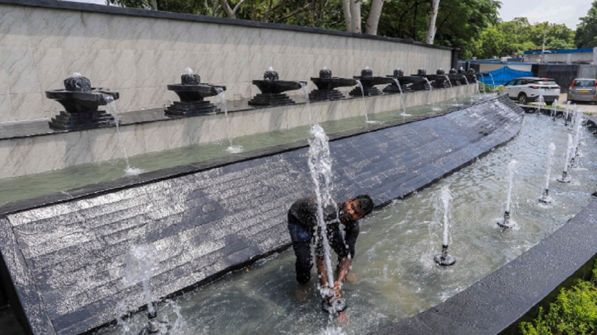 Fountains at airport way