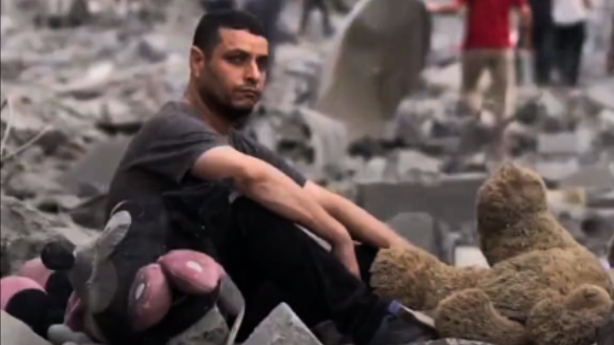 घर हो गए जमींदोज... बिखर गए बच्चों के खिलौने