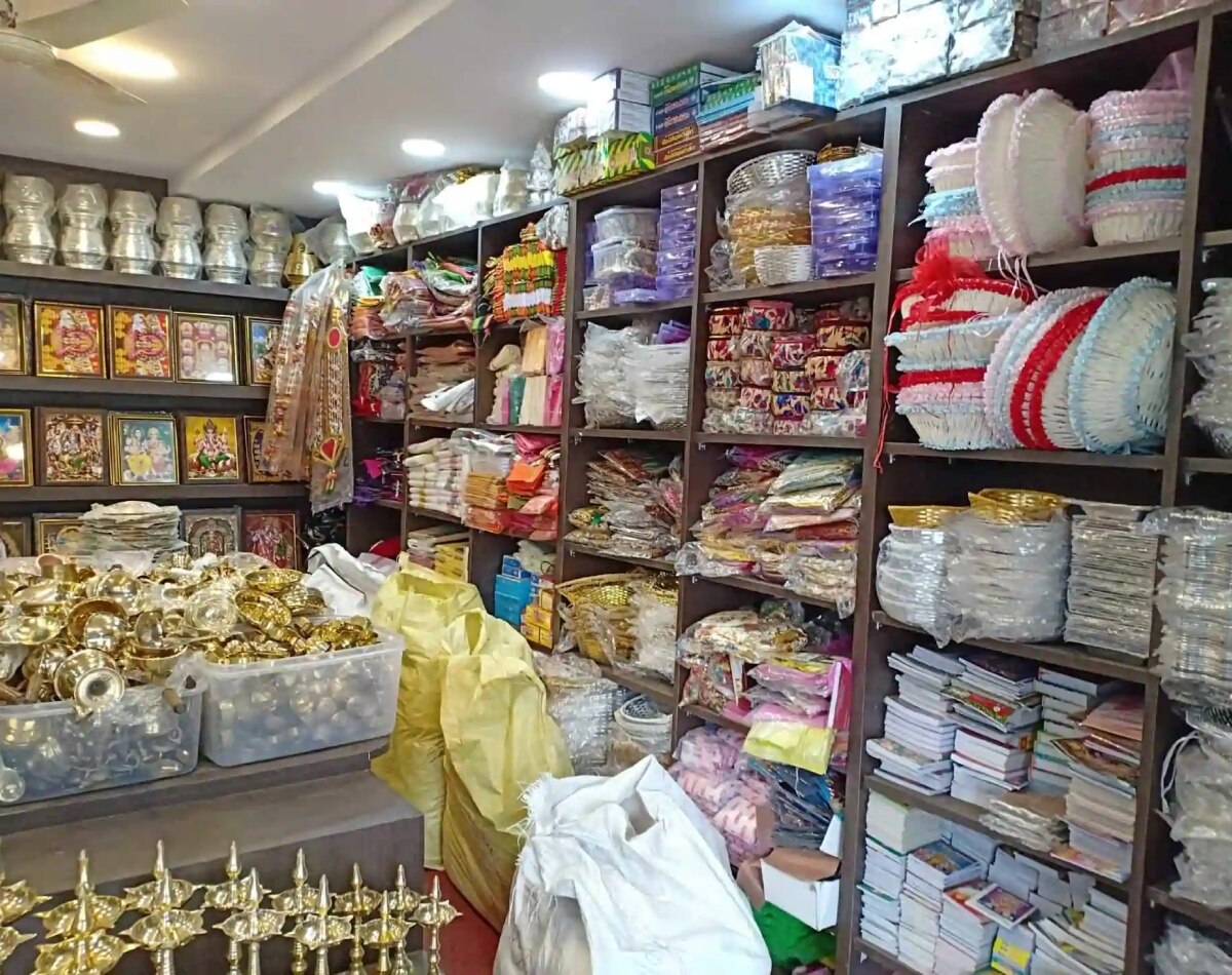 पहला बिजनेस- पूजन सामग्री 