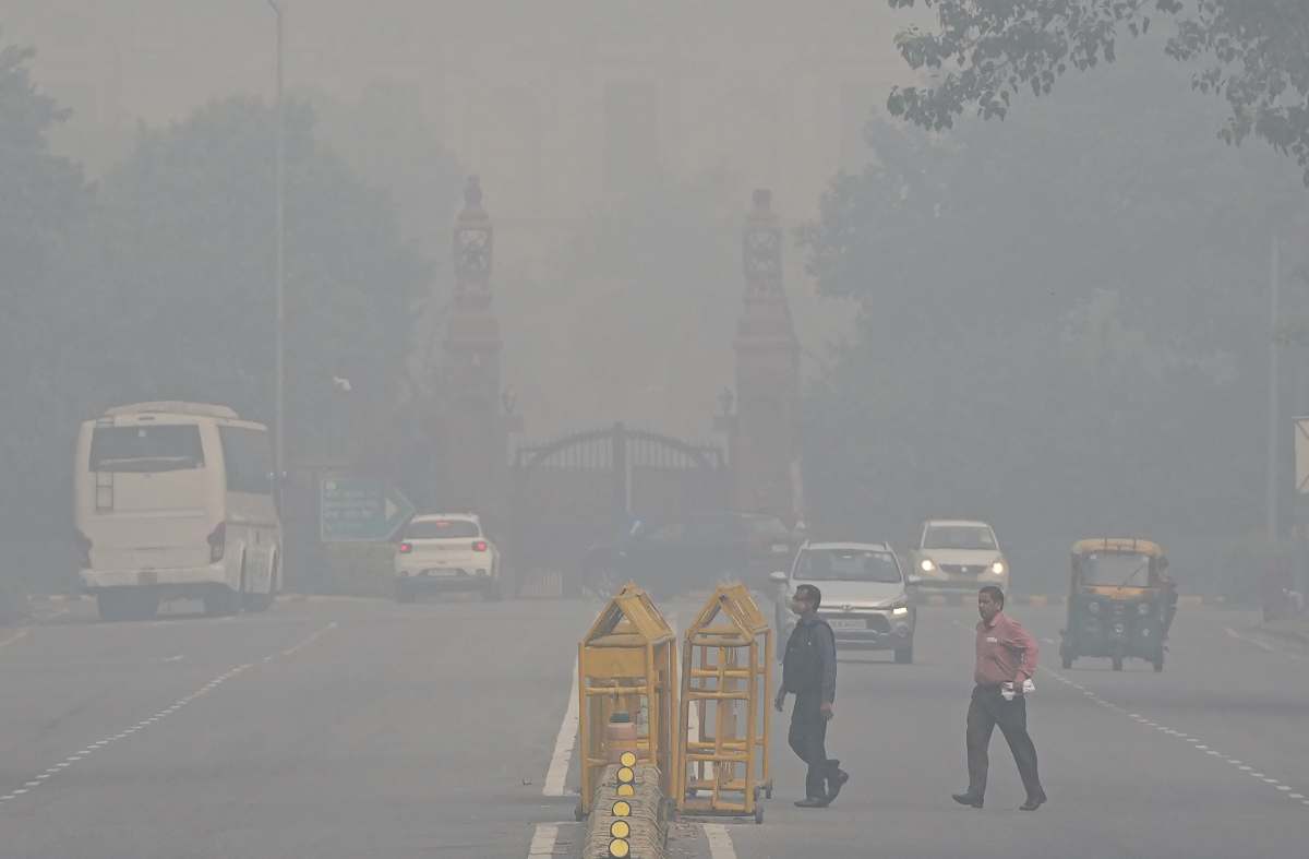 AQI Delhi: सर्दी का सितम झेल रहे दिल्लीवासियों पर फिर बरसा जहरीली हवा का कहर! कई इलाकों में बेहद गंभीर स्थिति में पहुंचा AQI
