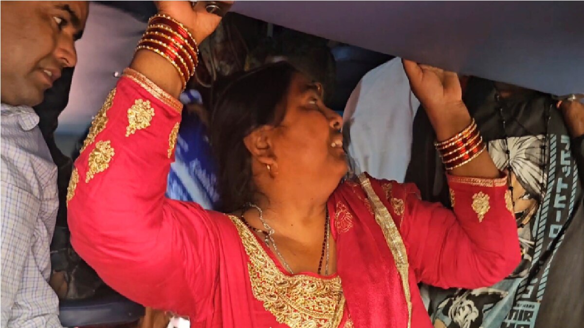 छठ के मौके पर ट्रेनों में भीड़