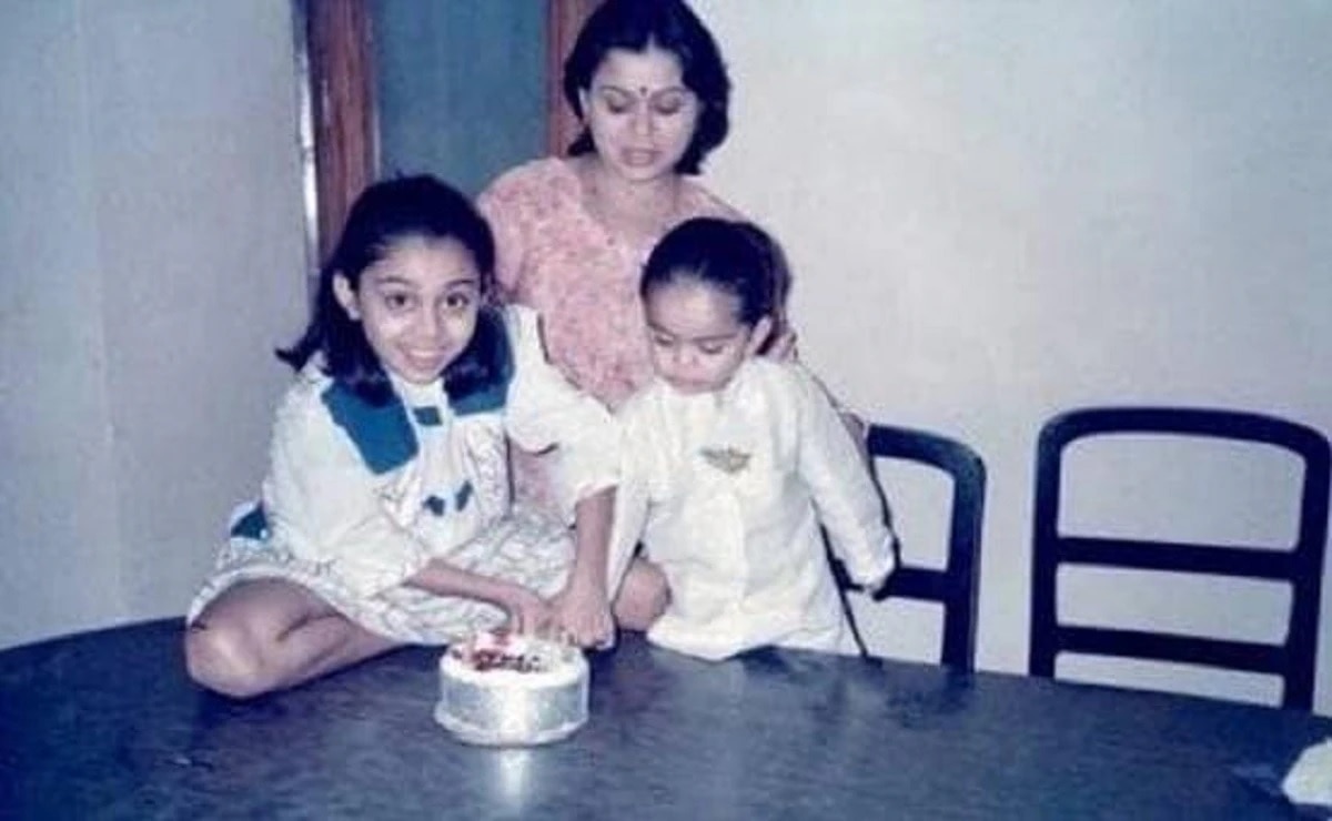 विराट अपनी मां सरोज और बहन भावना के साथ