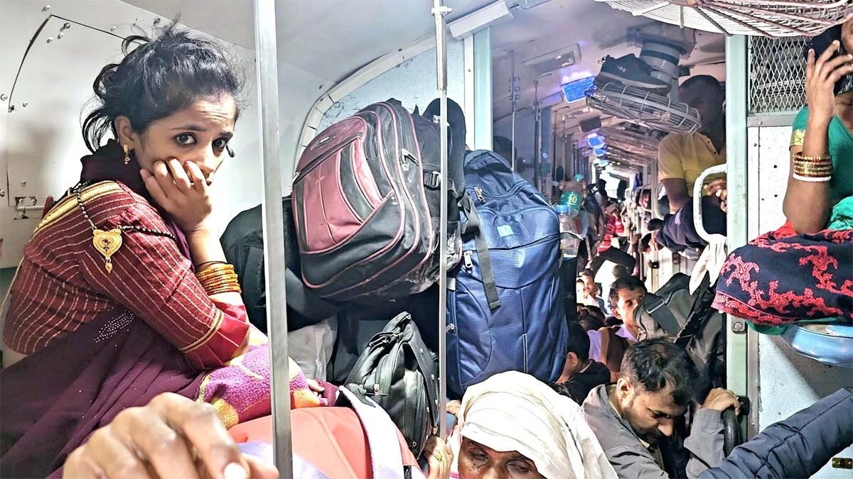 Massive crowd in trains