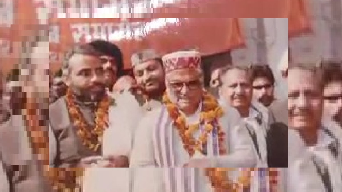 मुरली मनोहर जोशी के साथ नरेंद्र मोदी.