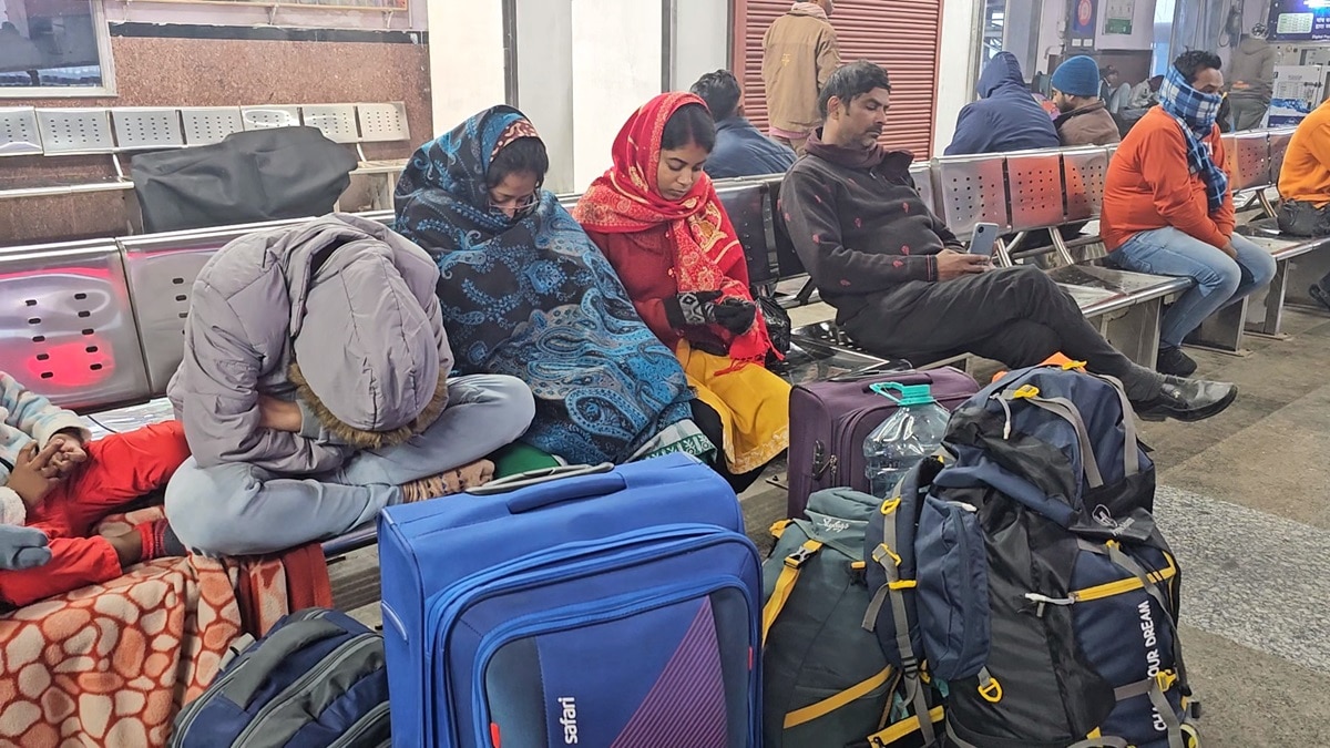 Trains late due to fog in india