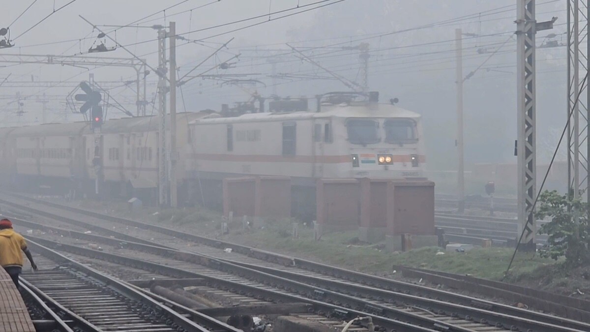 Trains late due to fog