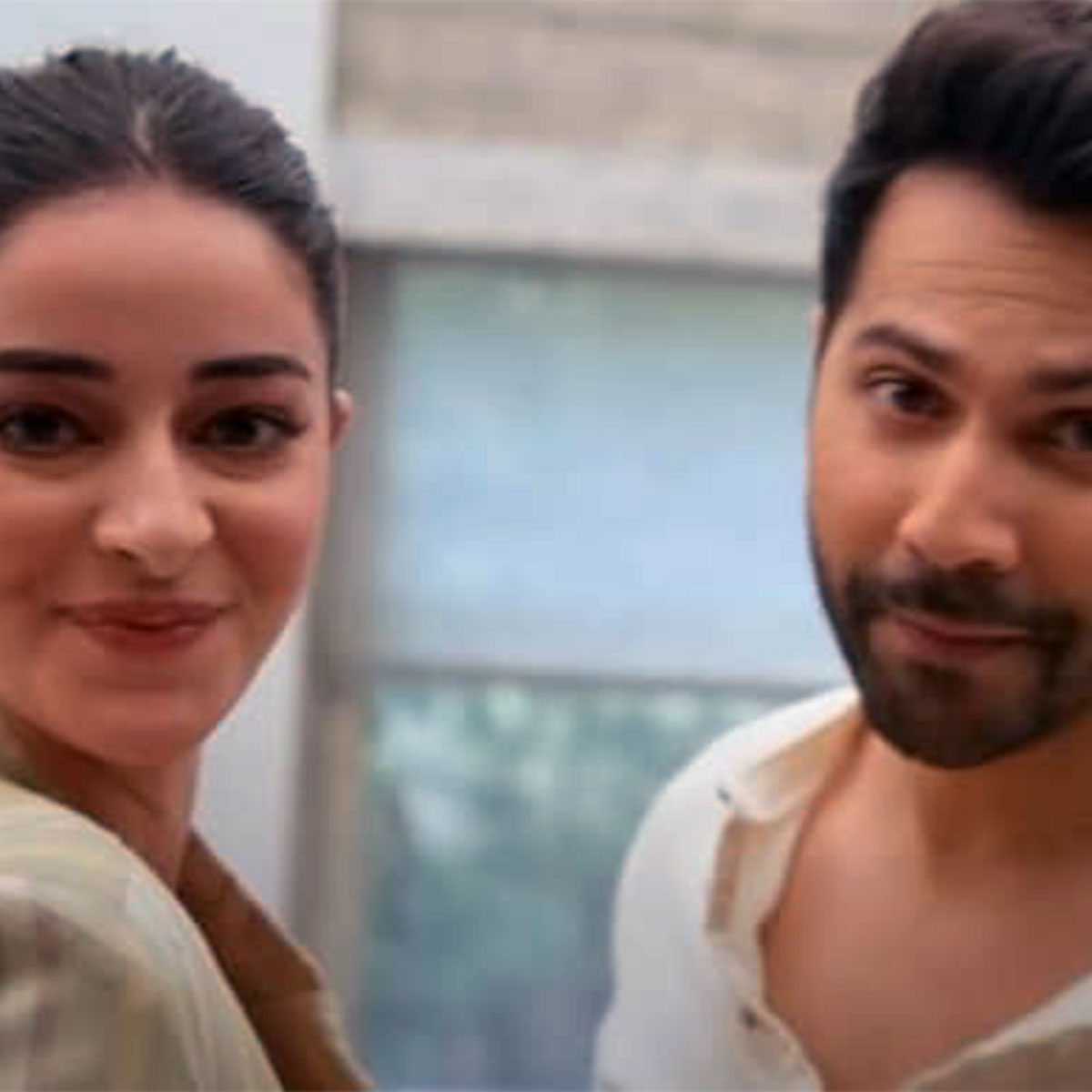 कॉल मी बे 