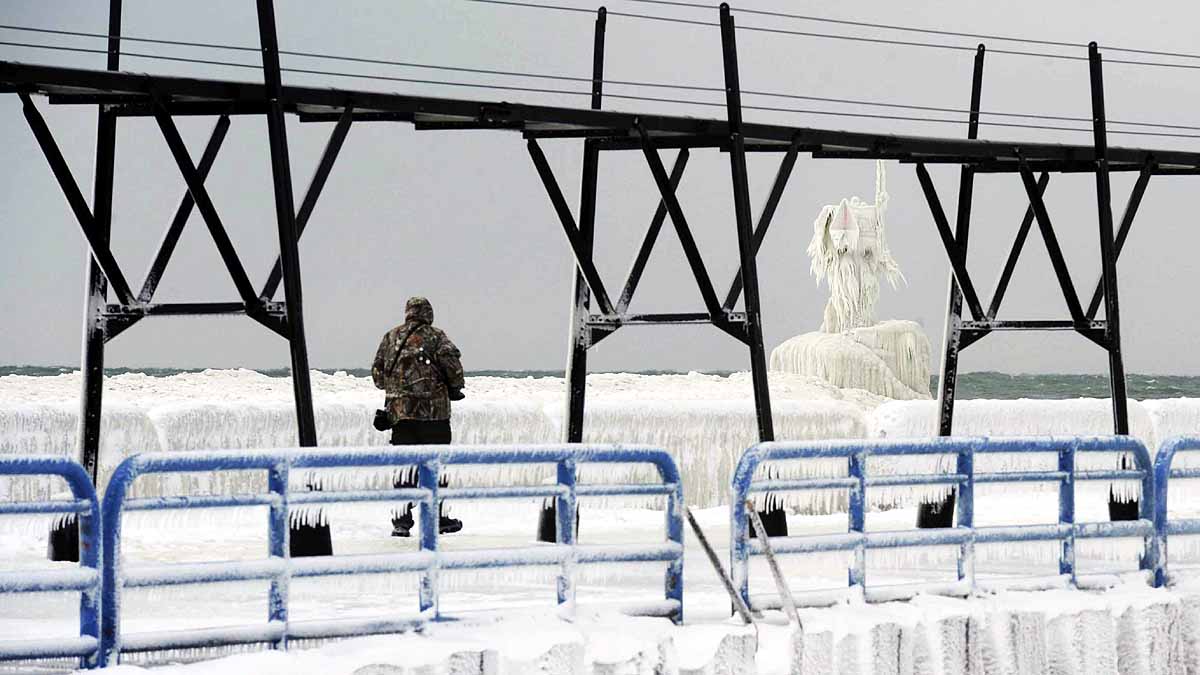 Lake Michigan US Winter Storm