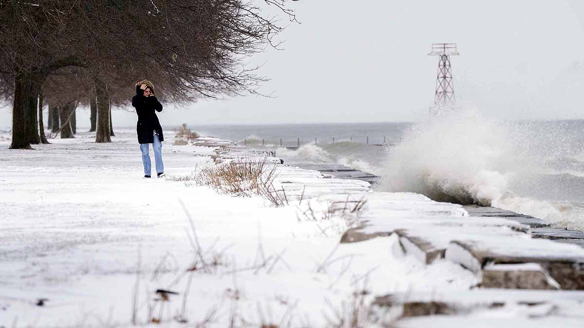 Lake Michigan US Winter Storm