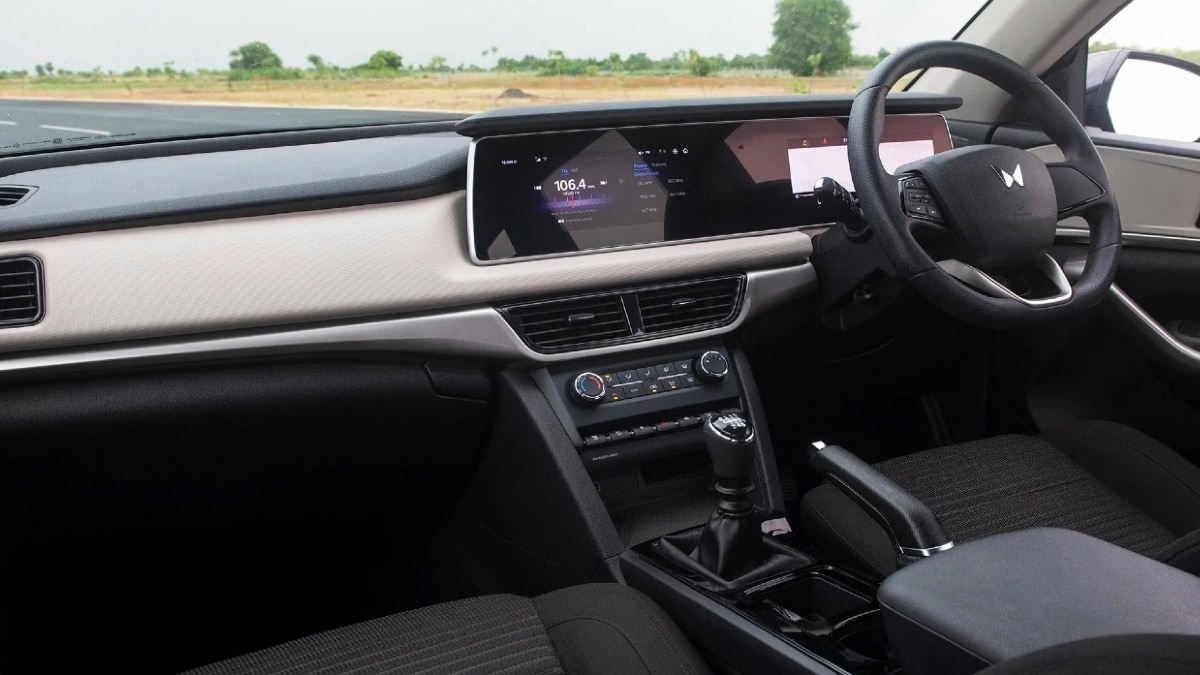 2024 Mahindra XUV700